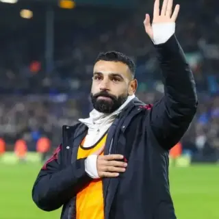 Liverpool Backs Slot but Salah Awaits a Twist